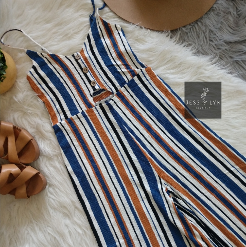 🆕 Striped Jumpsuit w/Keyhole Detail - Picture 3 of 17